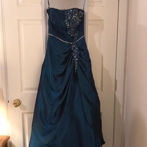 BLUE MAYQUEEN COUTURE DREE ( PROM)